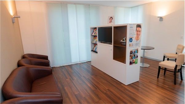Modernes Wartezimmer – hält einen Platz für Sie frei
